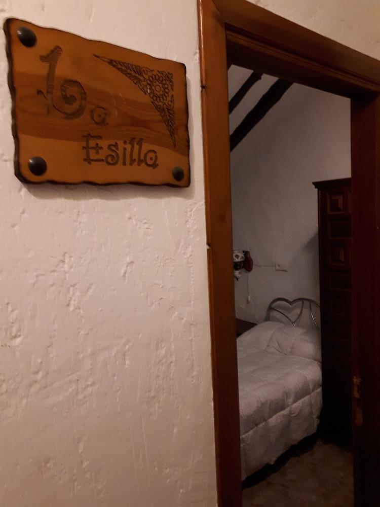 Cortijo Alzamigaja Holiday home *