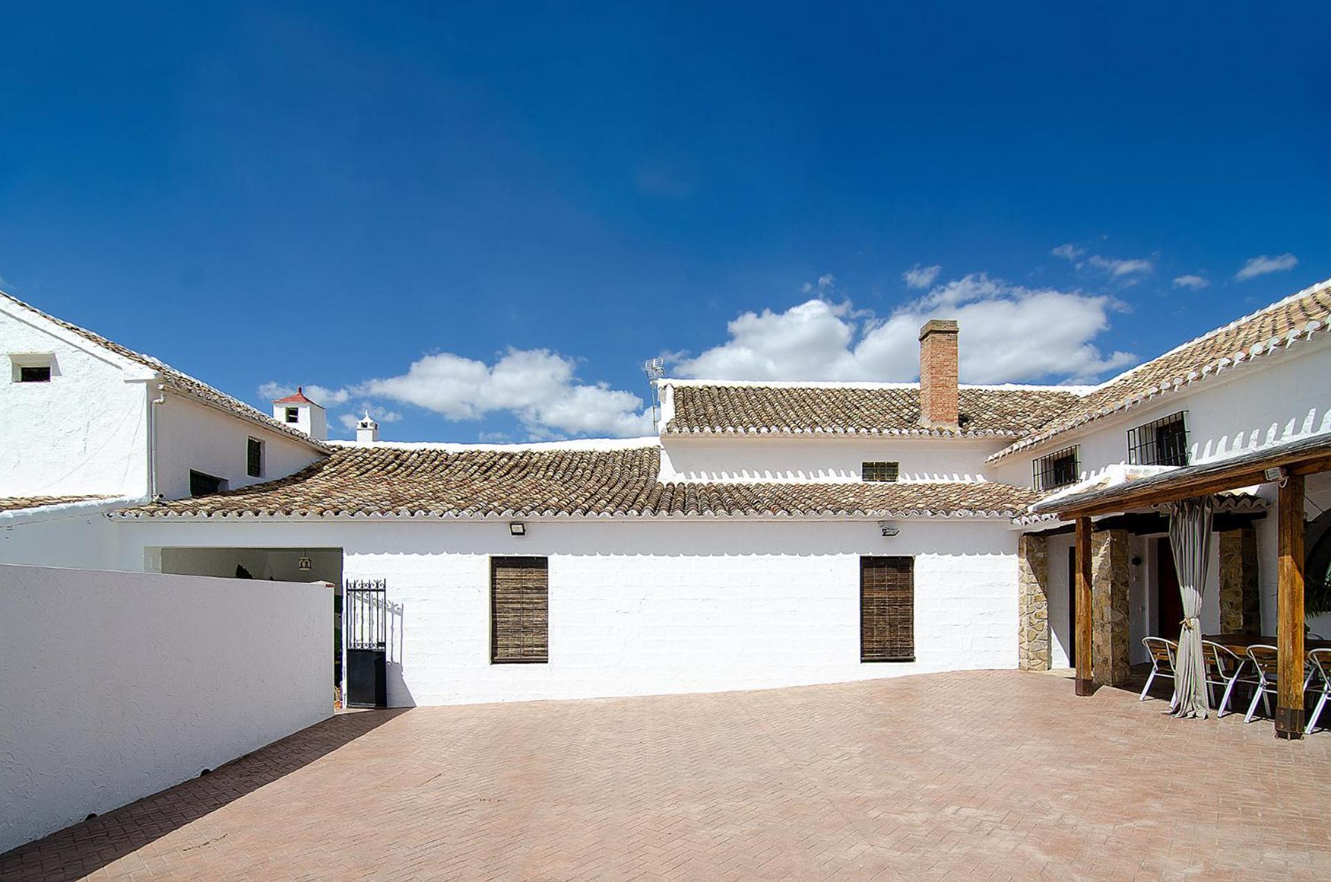 Cortijo Alzamigaja Holiday home *